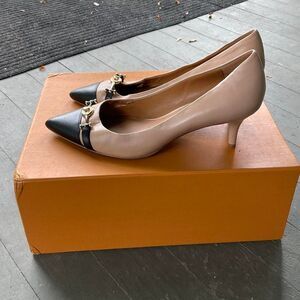 Coach Women's Tan and Black Heels